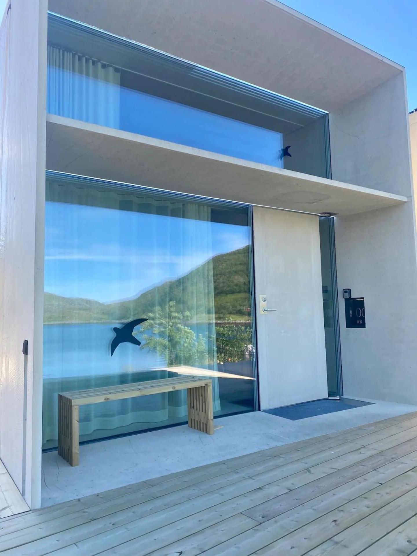 Апартаменты Oceanview Mini-House - Stunning Views Рамберг Экстерьер фото
